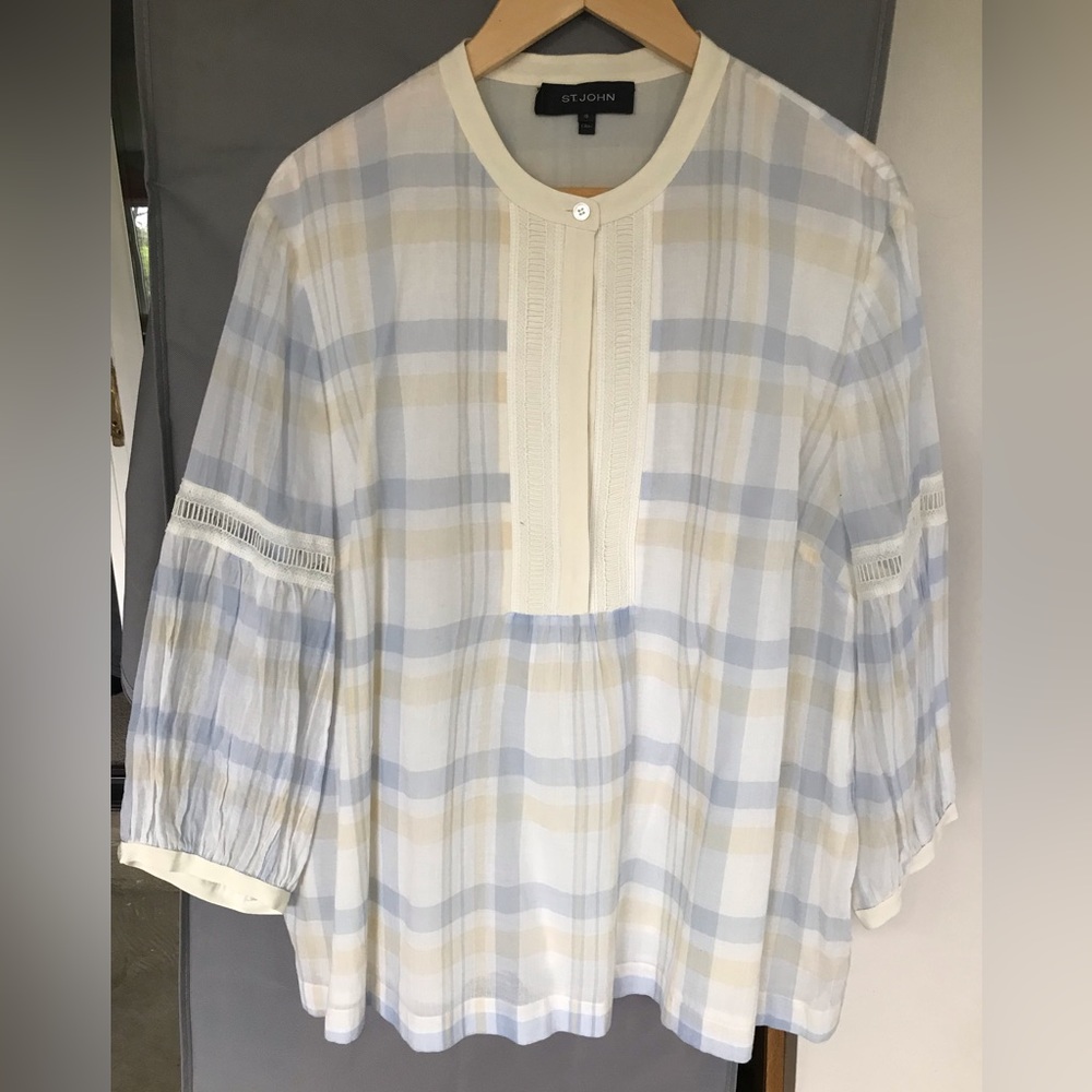 St. John blouse. Excellent condition. Size 16.